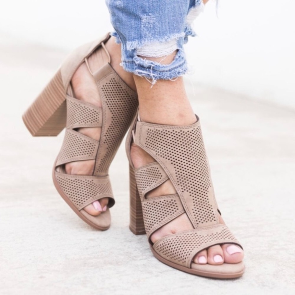 MOVING SALE 💖🎁🦋🎉😘